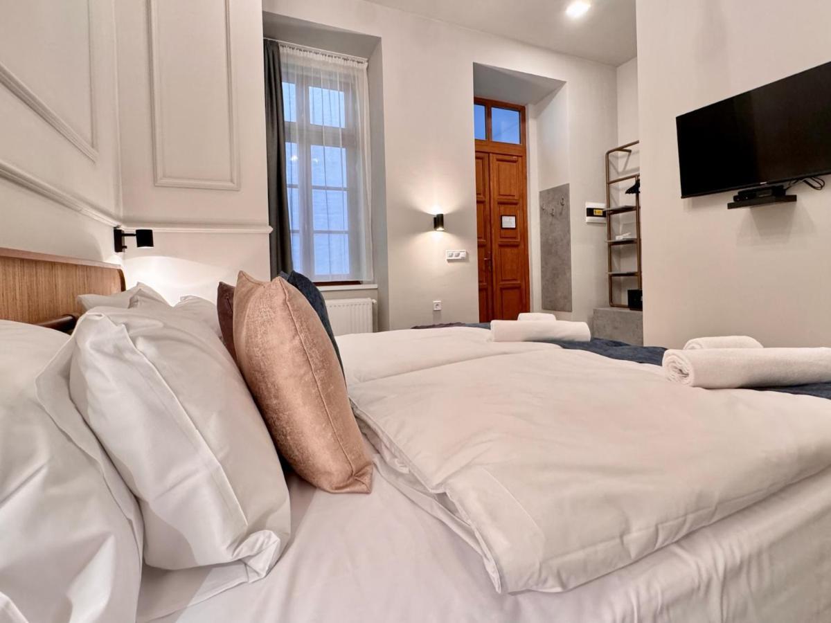 Bazaar Boutique Residence Budapest Bagian luar foto