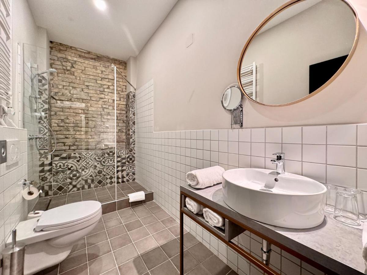Bazaar Boutique Residence Budapest Bagian luar foto