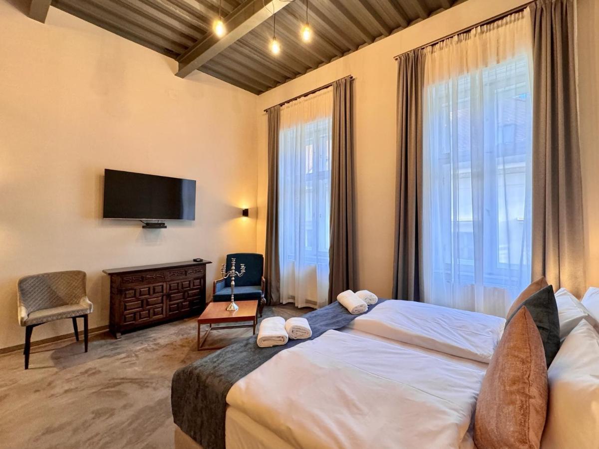 Bazaar Boutique Residence Budapest Bagian luar foto