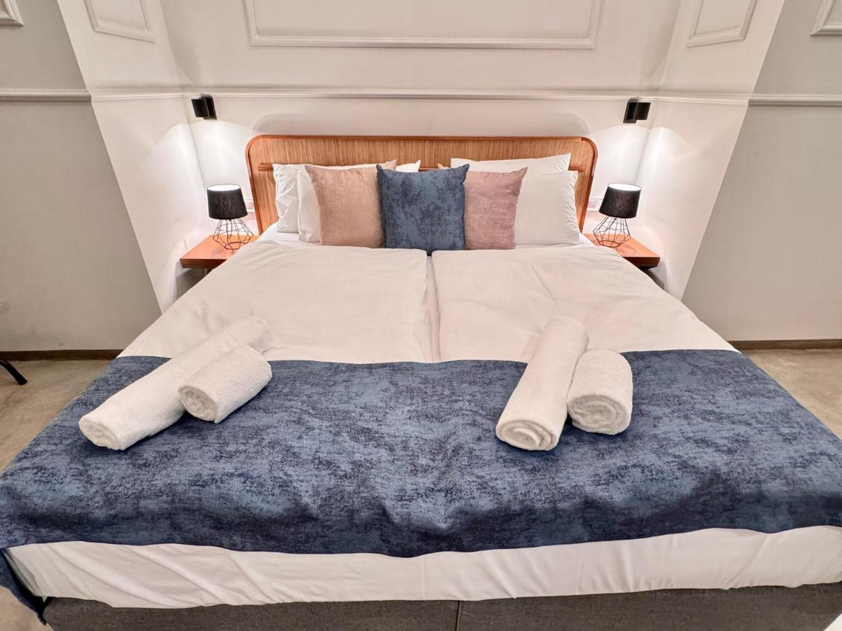 Bazaar Boutique Residence Budapest Bagian luar foto