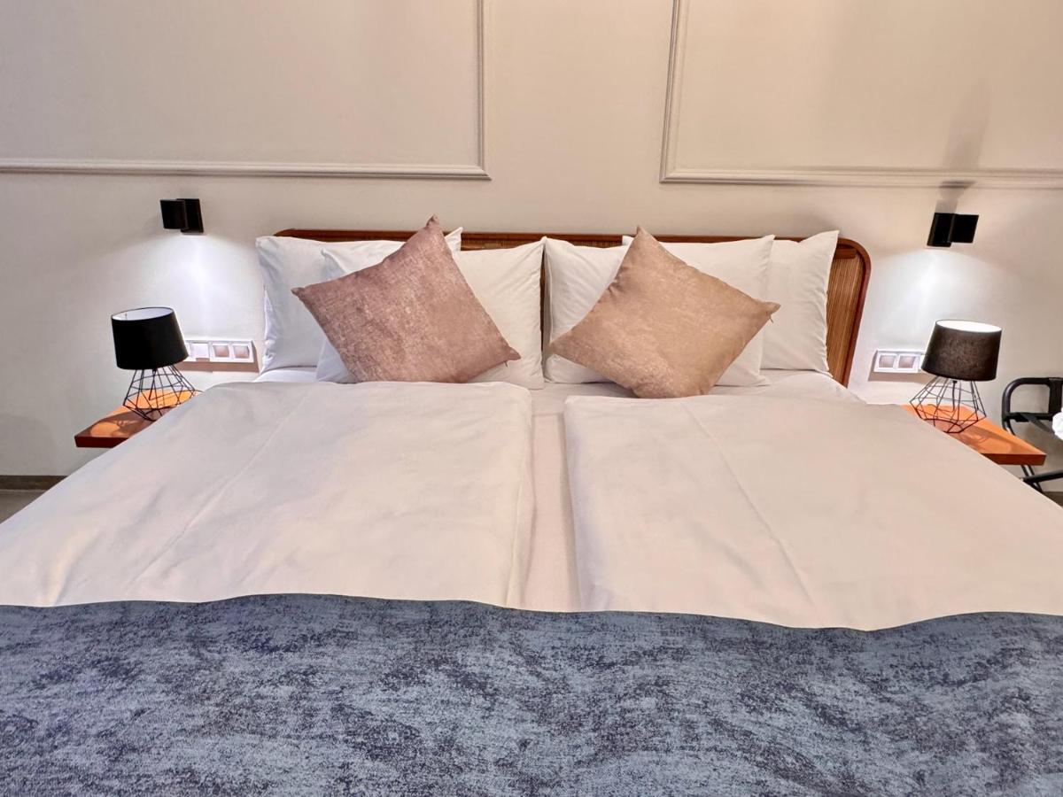 Bazaar Boutique Residence Budapest Bagian luar foto