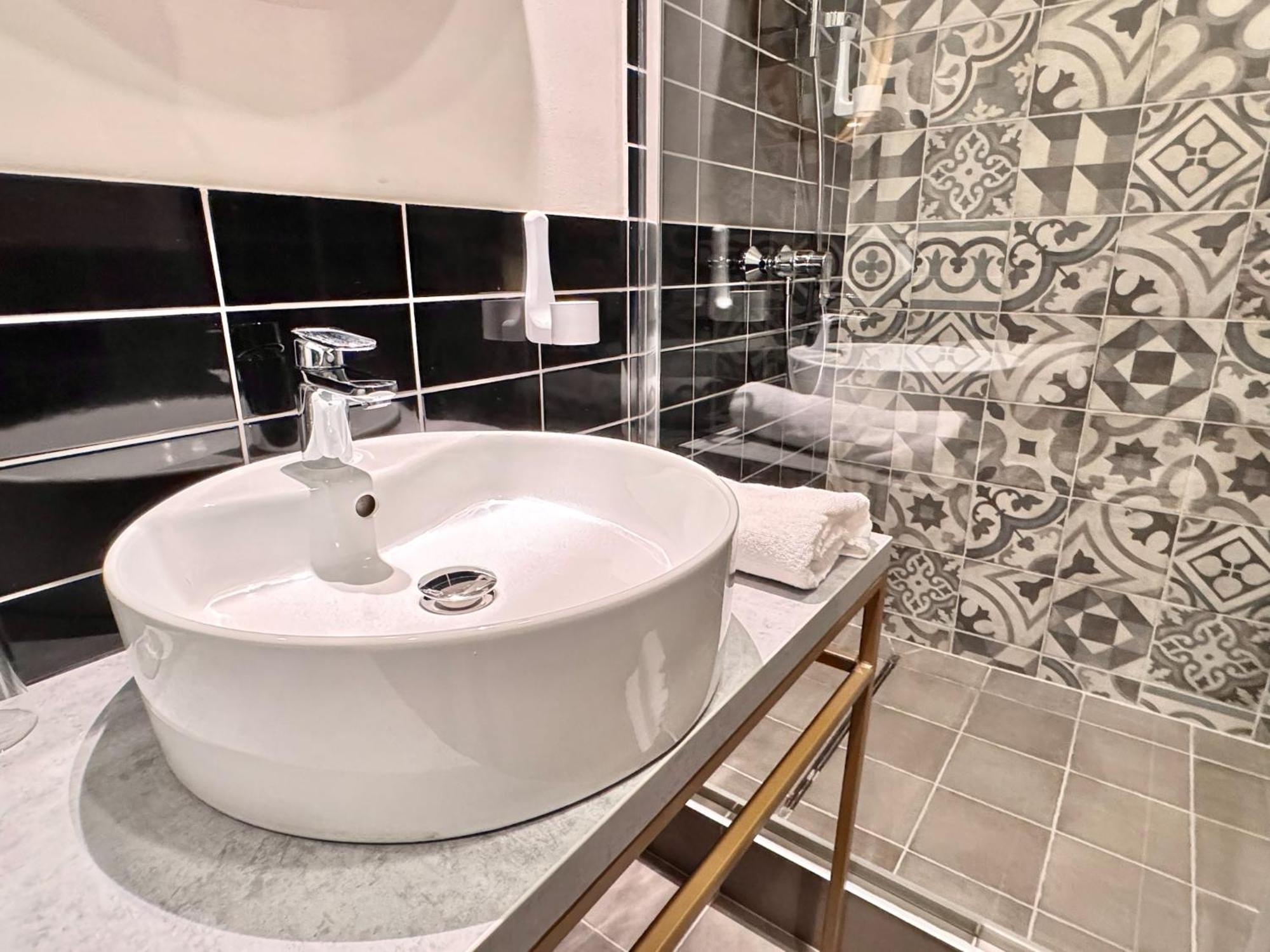 Bazaar Boutique Residence Budapest Bagian luar foto